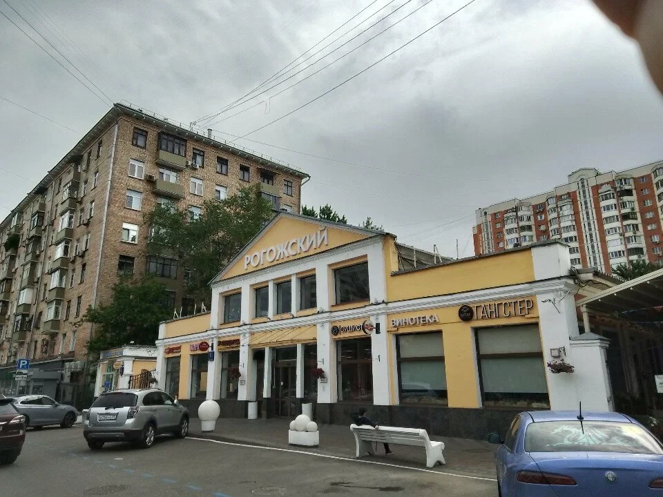 Здание Рогожского рынка со стороны переулка